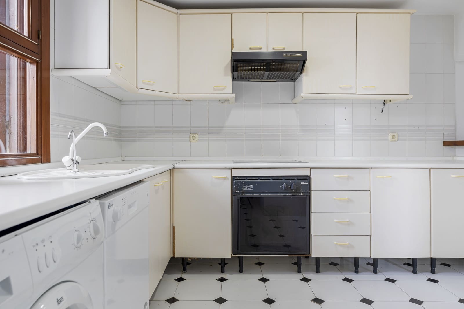 2 soveværelse Byhus til salg i Estepona med swimmingpool garage - € 469.000 (Ref: 9860556)