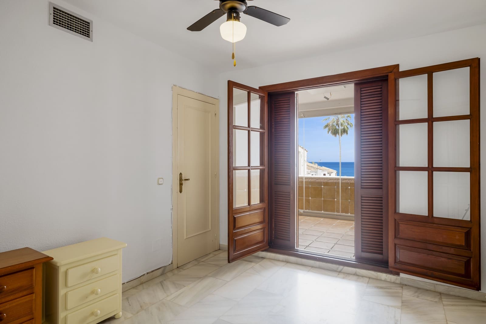 2 soveværelse Byhus til salg i Estepona med swimmingpool garage - € 469.000 (Ref: 9860556)