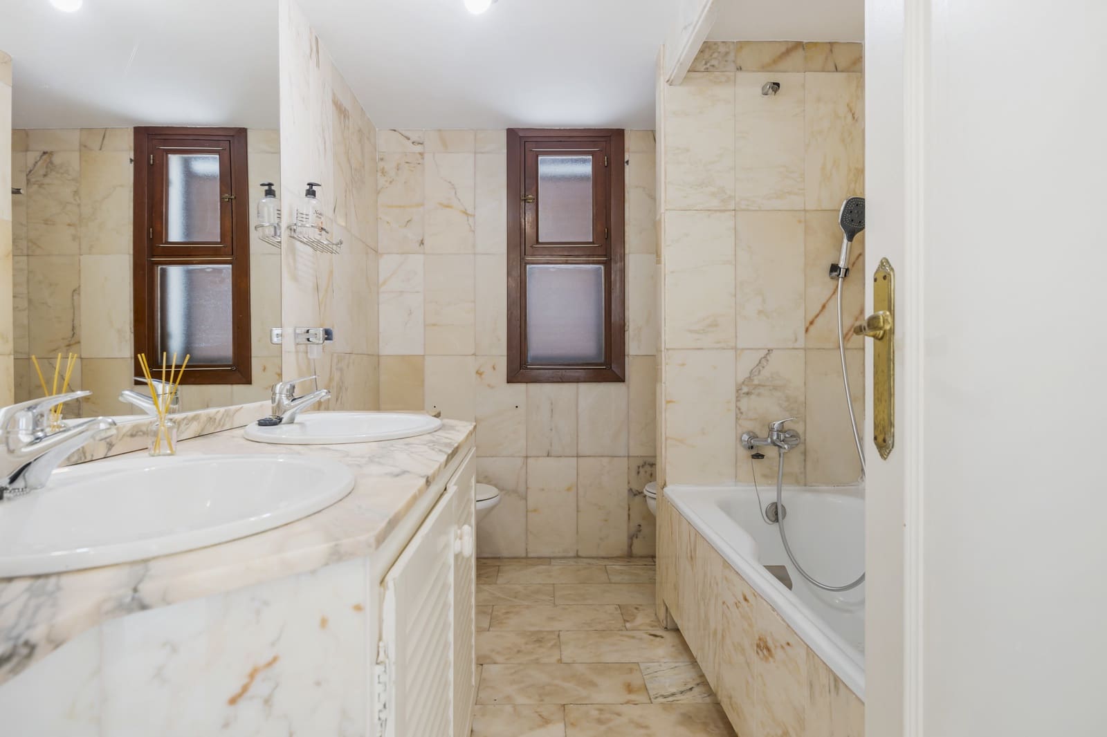 2 soveværelse Byhus til salg i Estepona med swimmingpool garage - € 469.000 (Ref: 9860556)