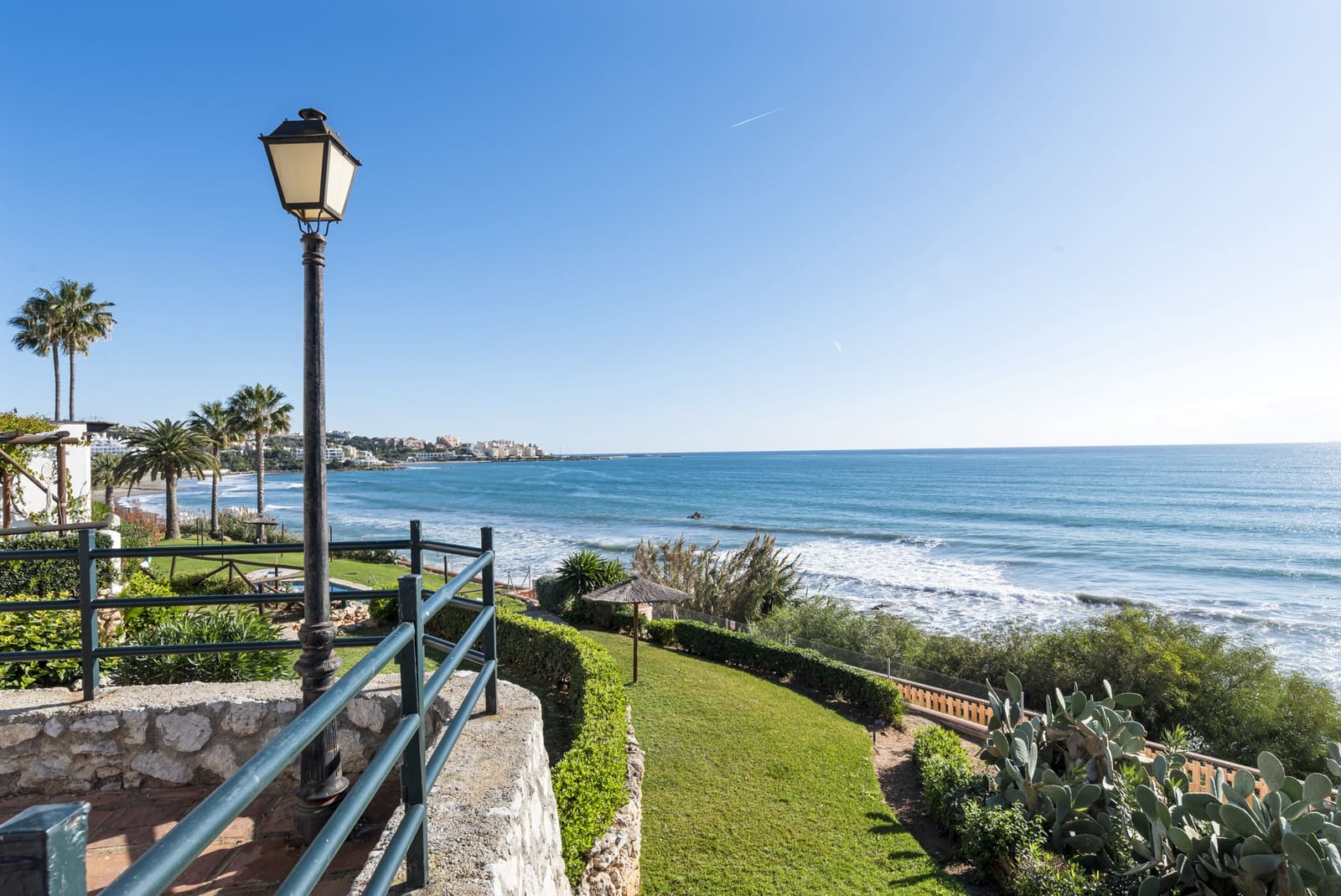 2 soveværelse Byhus til salg i Estepona med swimmingpool garage - € 469.000 (Ref: 9860556)