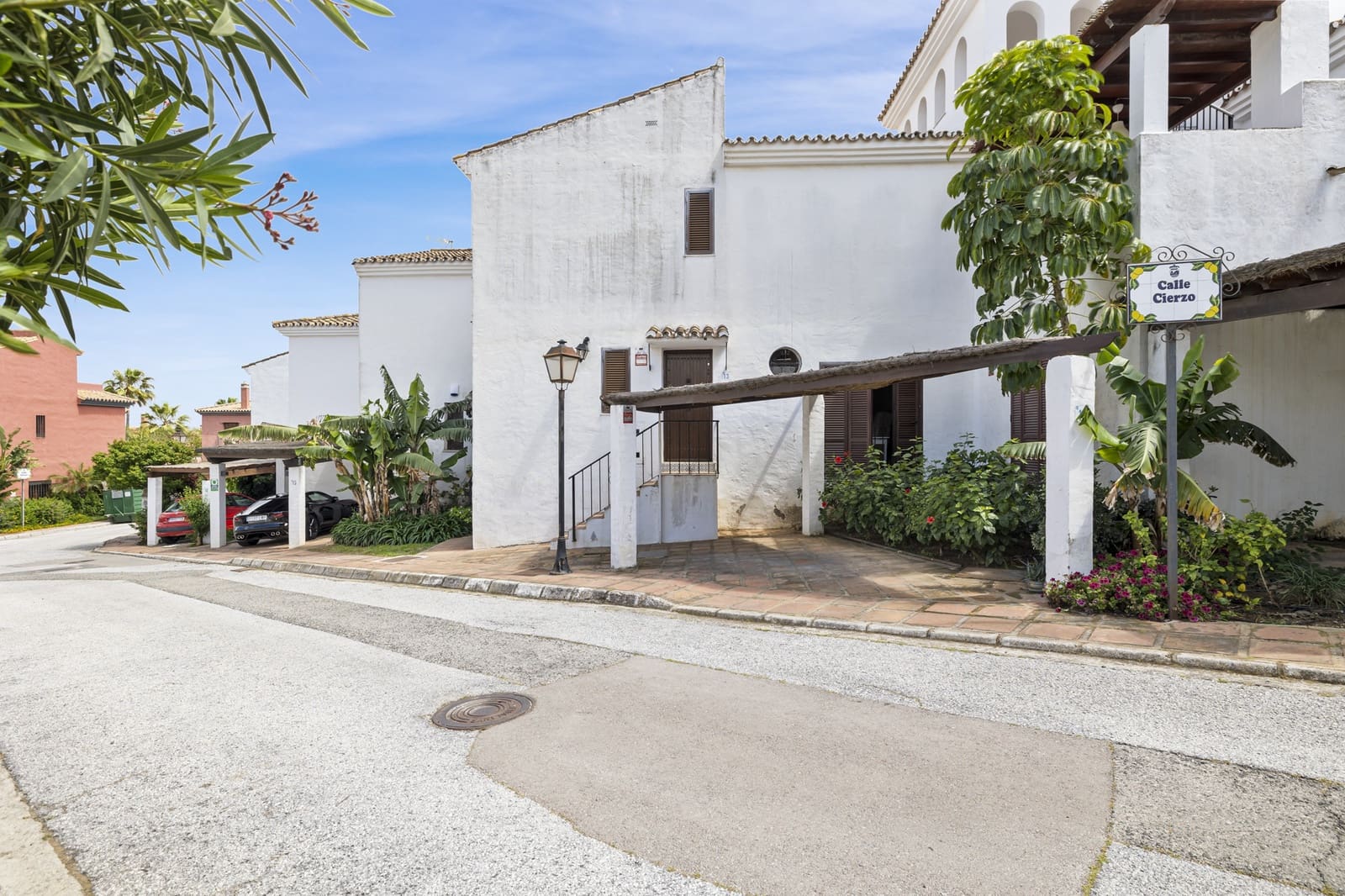 2 soveværelse Byhus til salg i Estepona med swimmingpool garage - € 469.000 (Ref: 9860556)
