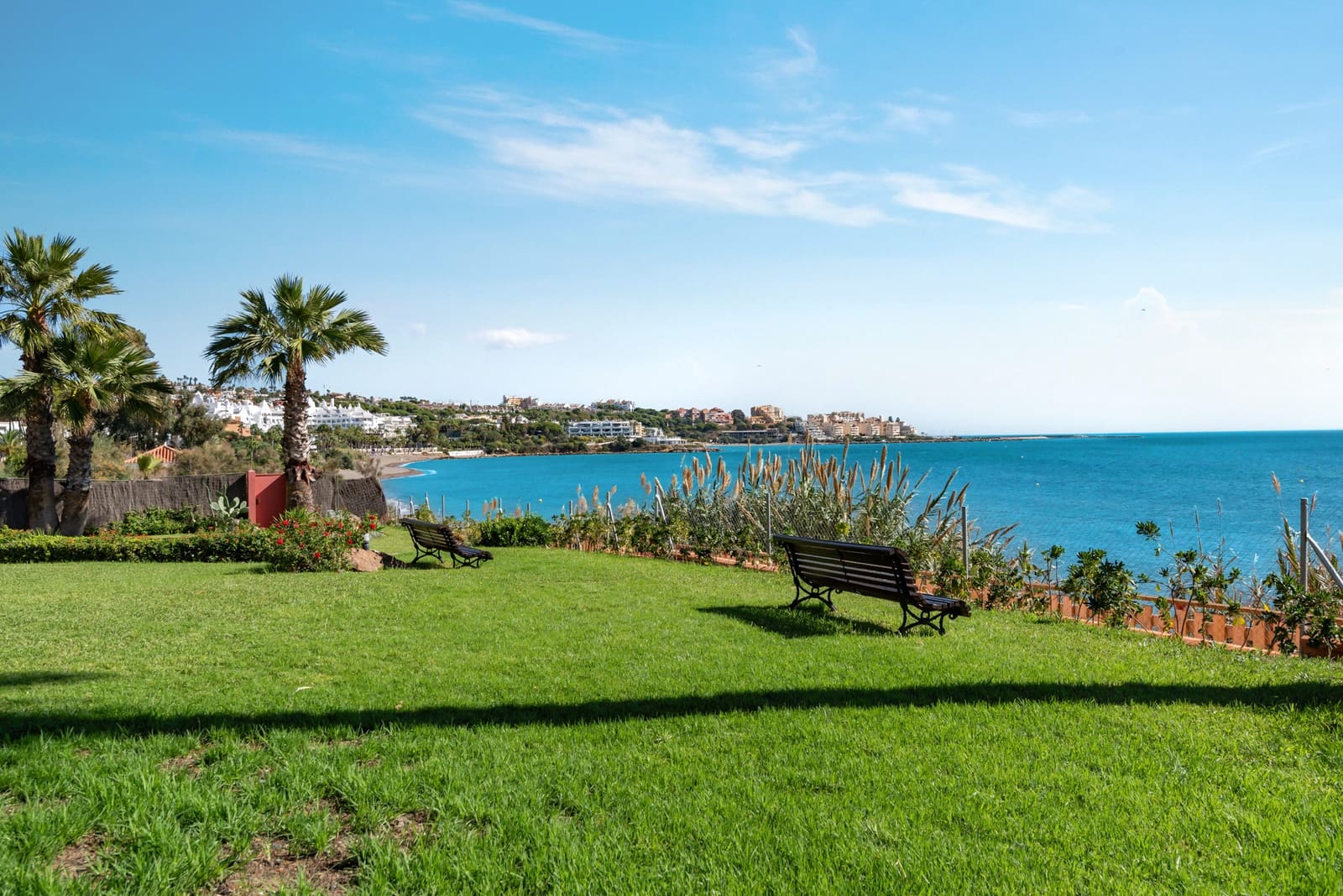 2 soveværelse Byhus til salg i Estepona med swimmingpool garage - € 469.000 (Ref: 9860556)