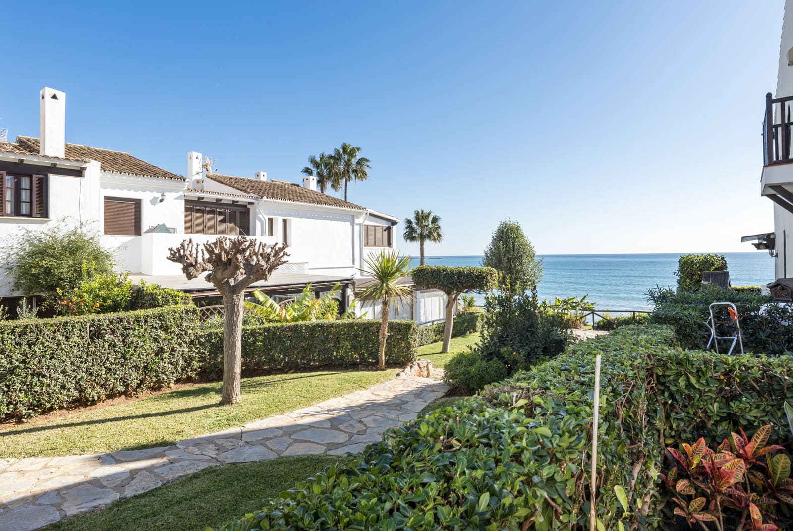 2 soveværelse Byhus til salg i Estepona med swimmingpool garage - € 469.000 (Ref: 9860556)