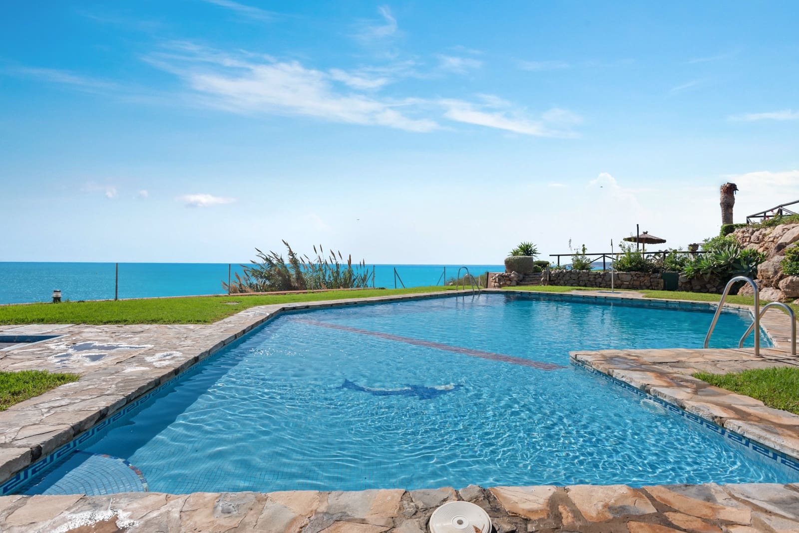 2 soveværelse Byhus til salg i Estepona med swimmingpool garage - € 469.000 (Ref: 9860556)