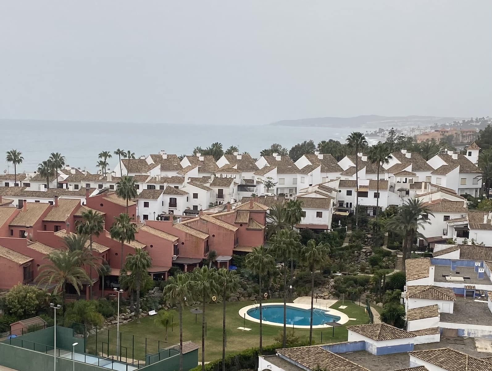 2 soveværelse Byhus til salg i Estepona med swimmingpool garage - € 469.000 (Ref: 9860556)