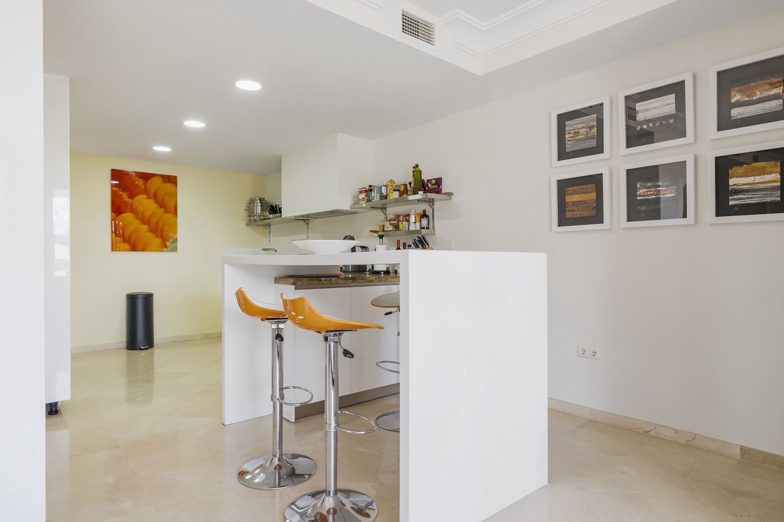 5 bedroom Semi-detached Villa for sale in Benahavis with pool garage - € 995,000 (Ref: 9860557)
