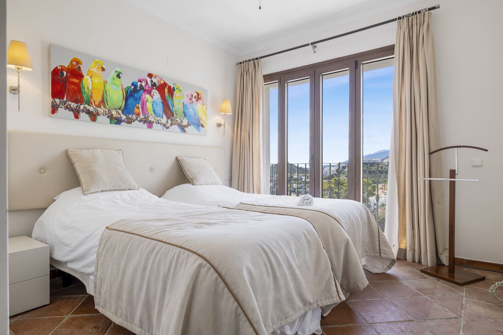 5 bedroom Semi-detached Villa for sale in Benahavis with pool garage - € 995,000 (Ref: 9860557)