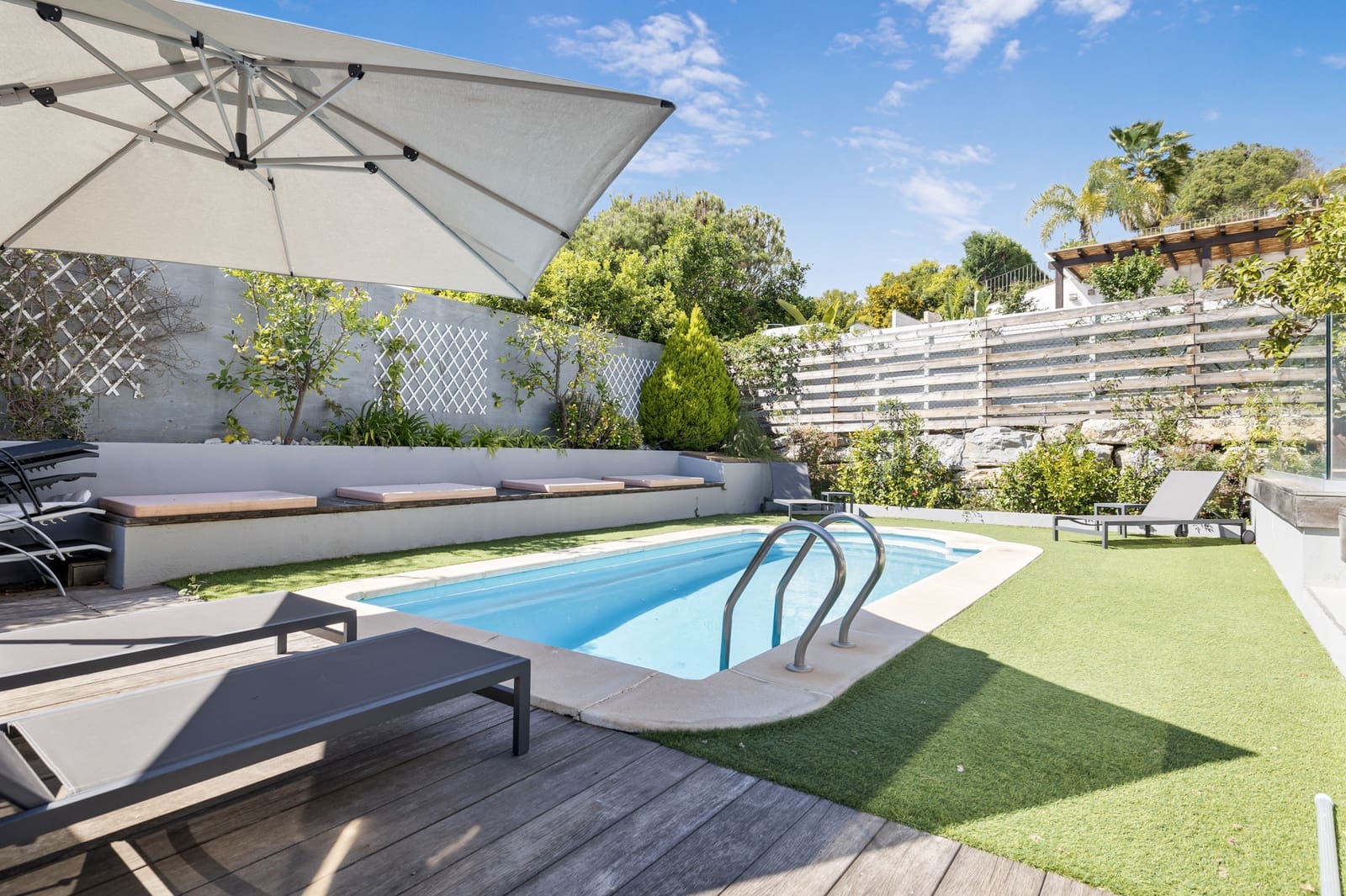 5 bedroom Semi-detached Villa for sale in Benahavis with pool garage - € 995,000 (Ref: 9860557)