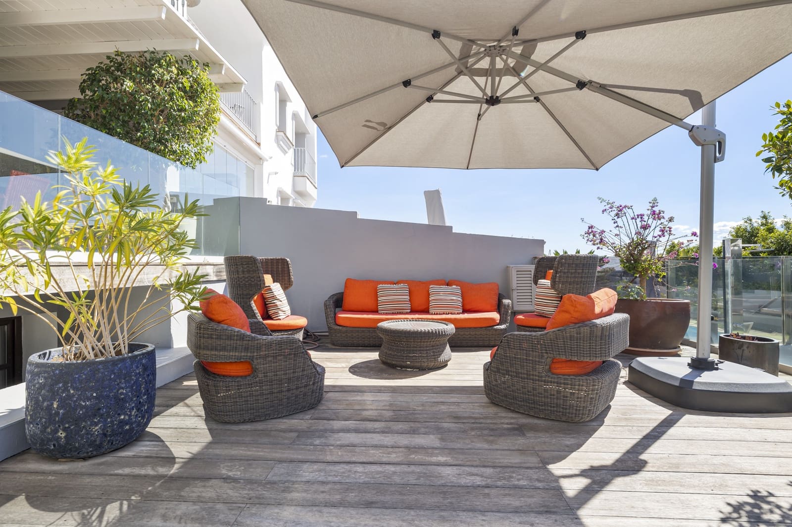 5 bedroom Semi-detached Villa for sale in Benahavis with pool garage - € 995,000 (Ref: 9860557)