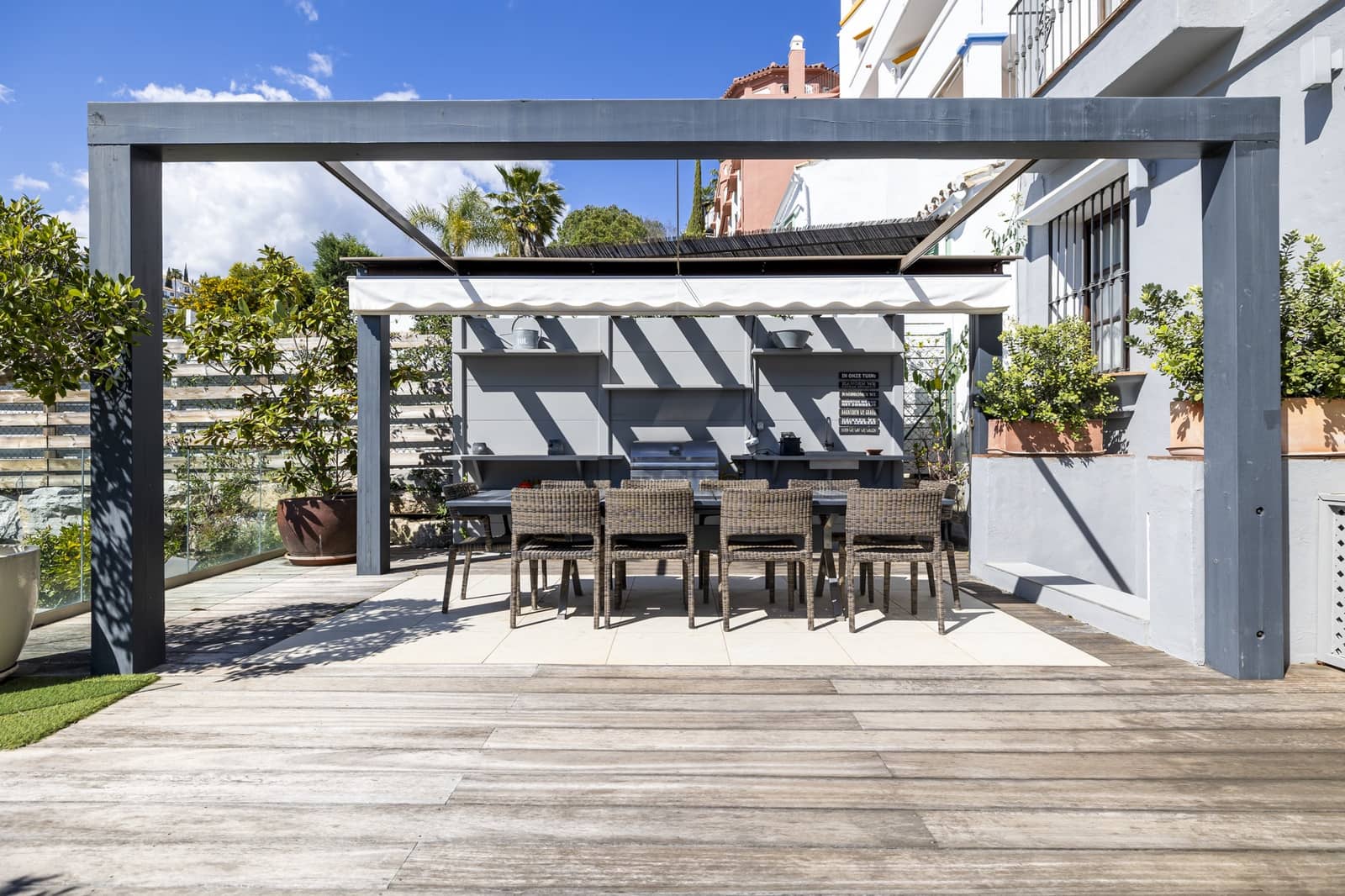 5 bedroom Semi-detached Villa for sale in Benahavis with pool garage - € 995,000 (Ref: 9860557)
