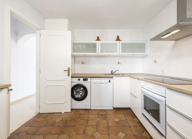 3 makuuhuone Huoneisto myytävänä paikassa El Paraiso, Estepona mukana uima-altaan 
autotalli - 374 950 € (Ref: 9860558)