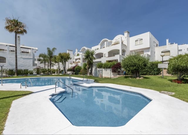 3 makuuhuone Huoneisto myytävänä paikassa El Paraiso, Estepona mukana uima-altaan 
autotalli - 374 950 € (Ref: 9860558)