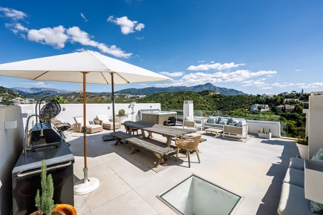 Ático de 3 habitaciones en La Quinta, Benahavís en venta con piscina garaje - 1.195.000 € (Ref: 9860561)