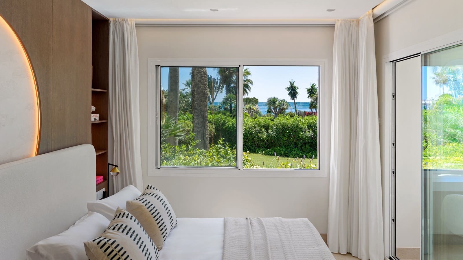 3 bedroom Apartment for sale in Estepona with pool garage - € 1,495,000 (Ref: 9861687)