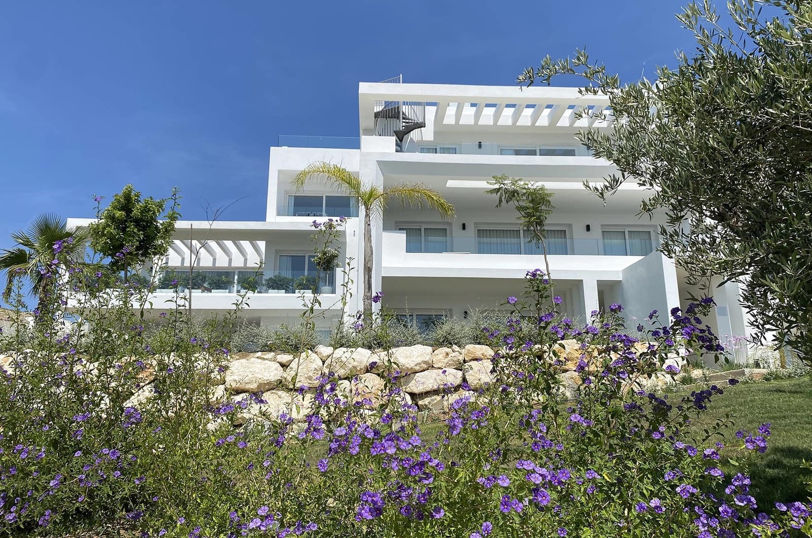 2 makuuhuone Huoneisto myytävänä paikassa Estepona mukana uima-altaan 
autotalli - 315 000 € (Ref: 9861691)