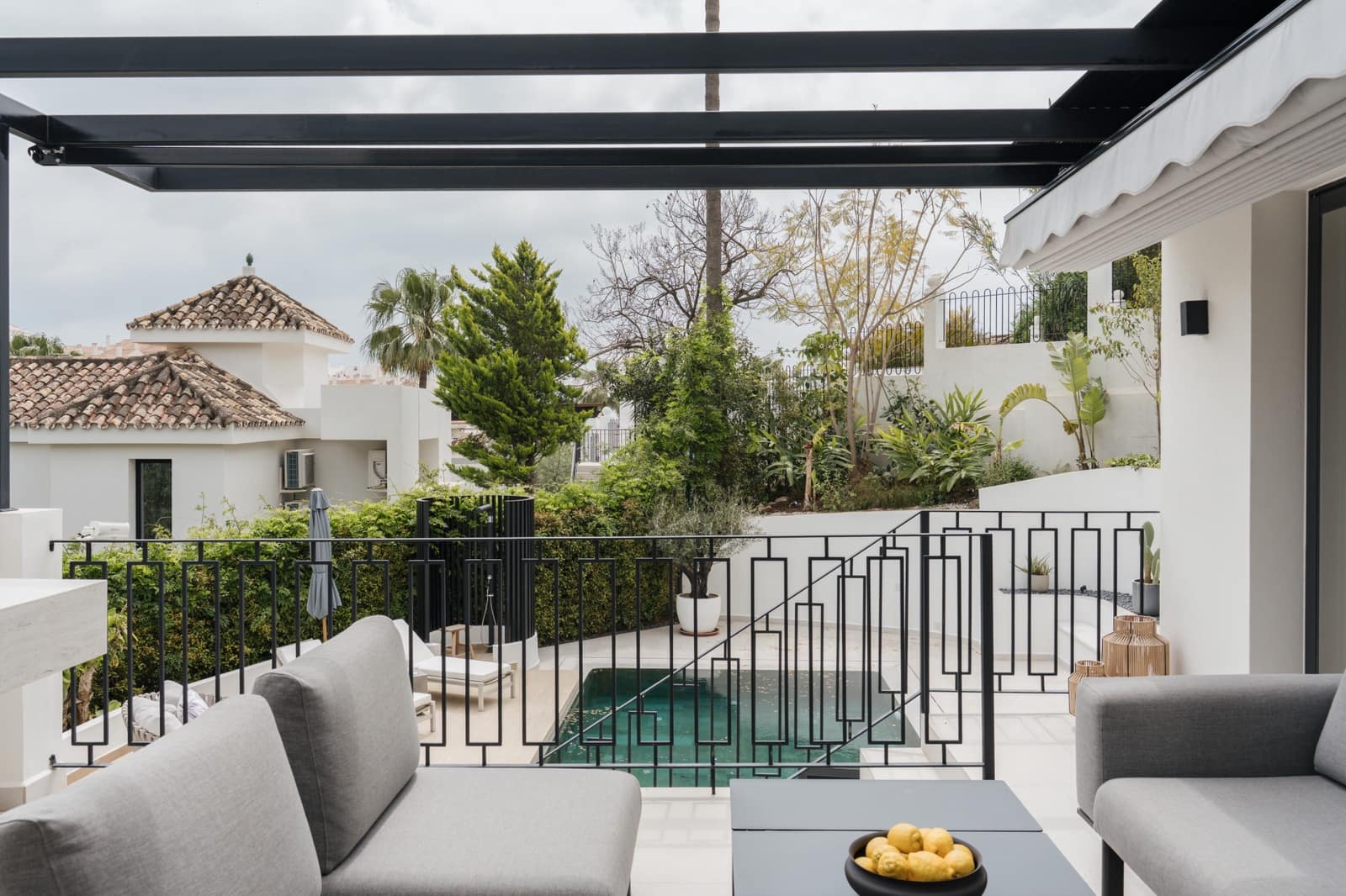 5 sypialnia Willa na sprzedaż w Marbella z basenem garażem - 3 250 000 € (Ref: 9861693)