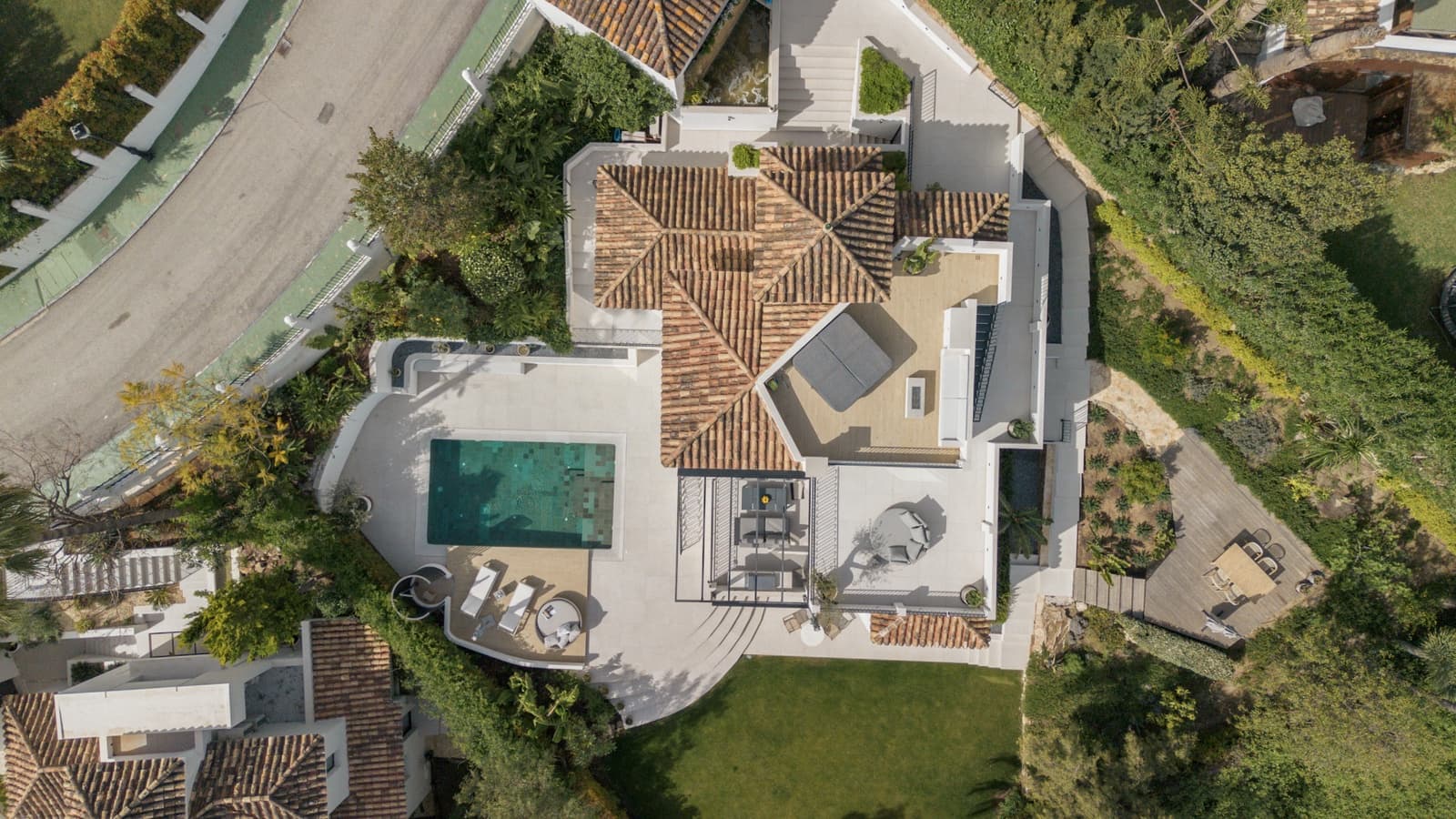 5 sypialnia Willa na sprzedaż w Marbella z basenem garażem - 3 250 000 € (Ref: 9861693)