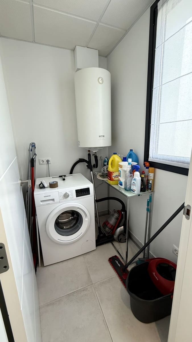 2 soveværelse Lejlighed til salg i El Paraiso med swimmingpool garage - € 560.000 (Ref: 9864961)