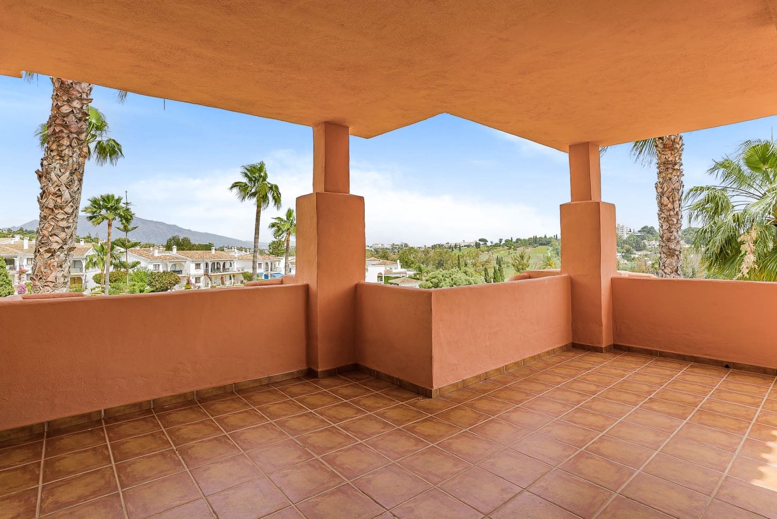 3 slaapkamer Huis te koop in El Paraiso met zwembad garage - € 397.000 (Ref: 9864962)