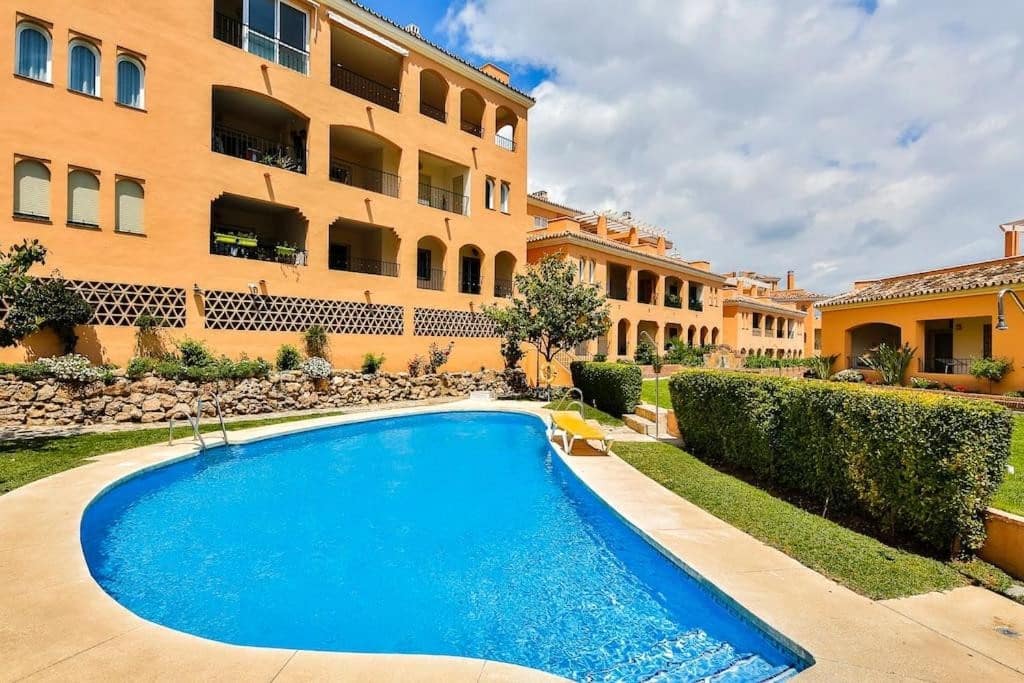 2 quarto Apartamento para venda em Nueva Andalucia com piscina garagem - 395 000 € (Ref: 9864963)