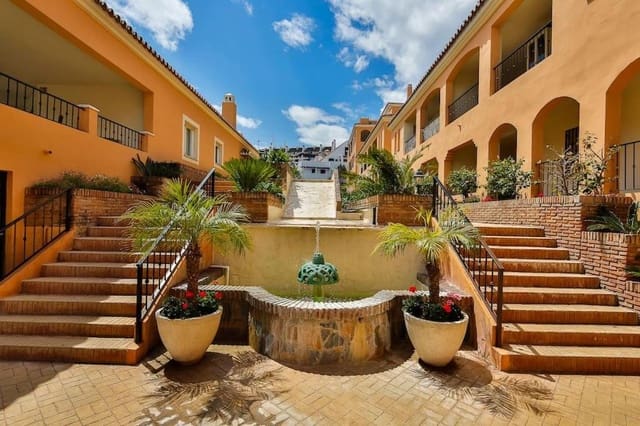 2 quarto Apartamento para venda em Nueva Andalucía Centro, Marbella com piscina garagem - 395 000 € (Ref: 9864963)