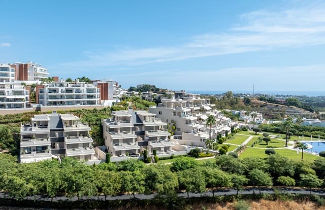 3 sypialnia Apartament na sprzedaż w Los Arqueros - Puerto del Almendro, Benahavís z basenem garażem - 780 000 € (Ref: 9875824)