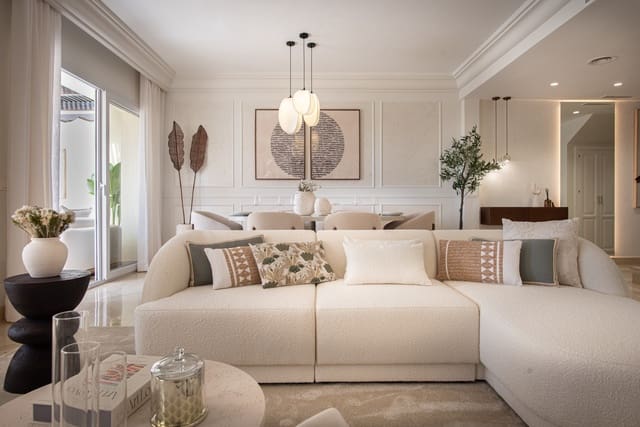 Apartamento de 3 habitaciones en Los Naranjos, Marbella en venta con piscina garaje - 1.650.000 € (Ref: 9875825)
