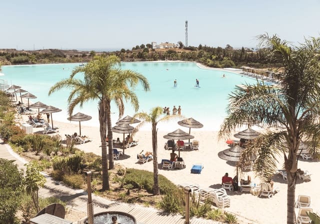 Apartamento de 2 habitaciones en Huerta Nueva, Estepona en venta con piscina garaje - 529.000 € (Ref: 9878196)
