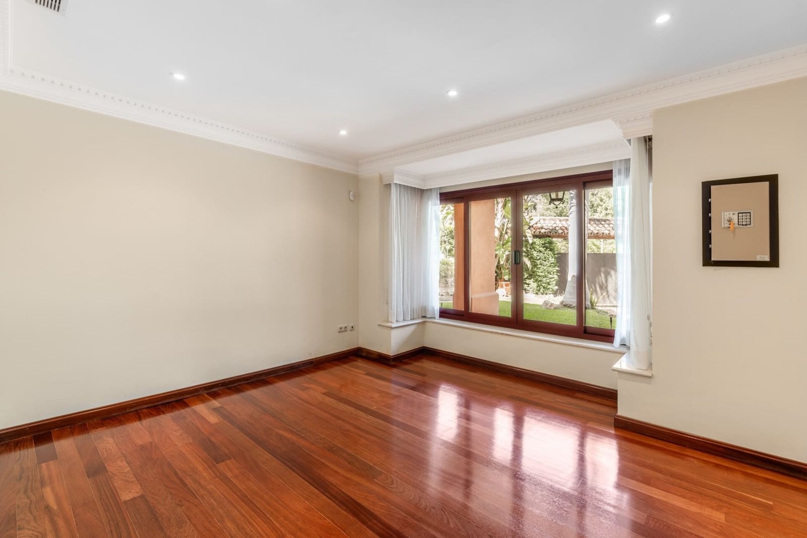5 slaapkamer Villa te koop in Marbella met zwembad garage - € 4.900.000 (Ref: 9884307)