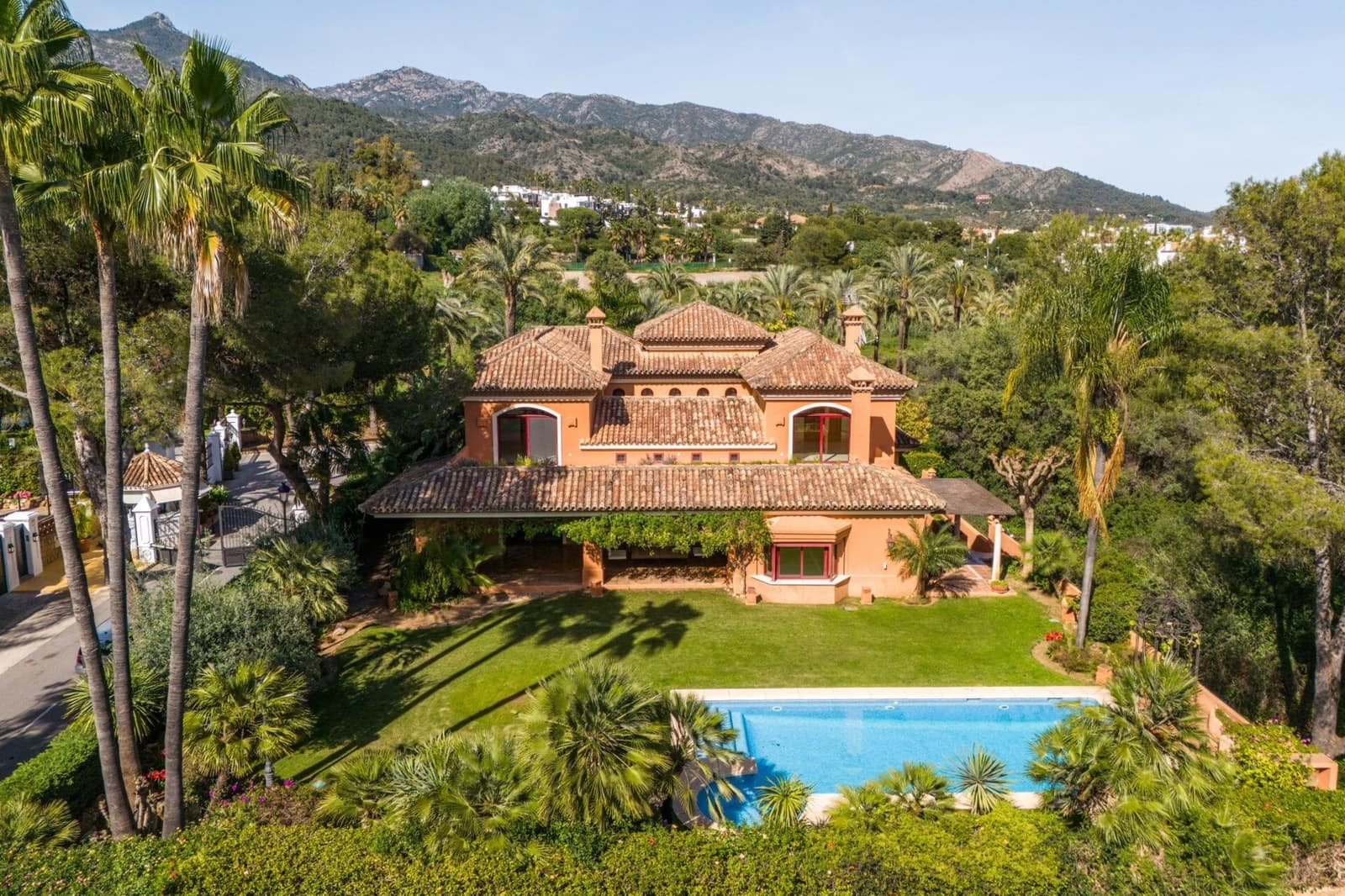 5 slaapkamer Villa te koop in Marbella met zwembad garage - € 4.900.000 (Ref: 9884307)
