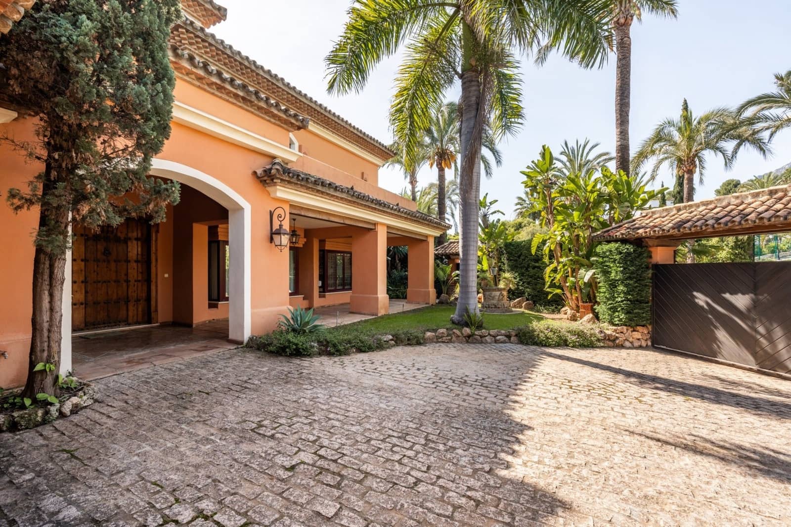 5 slaapkamer Villa te koop in Marbella met zwembad garage - € 4.900.000 (Ref: 9884307)