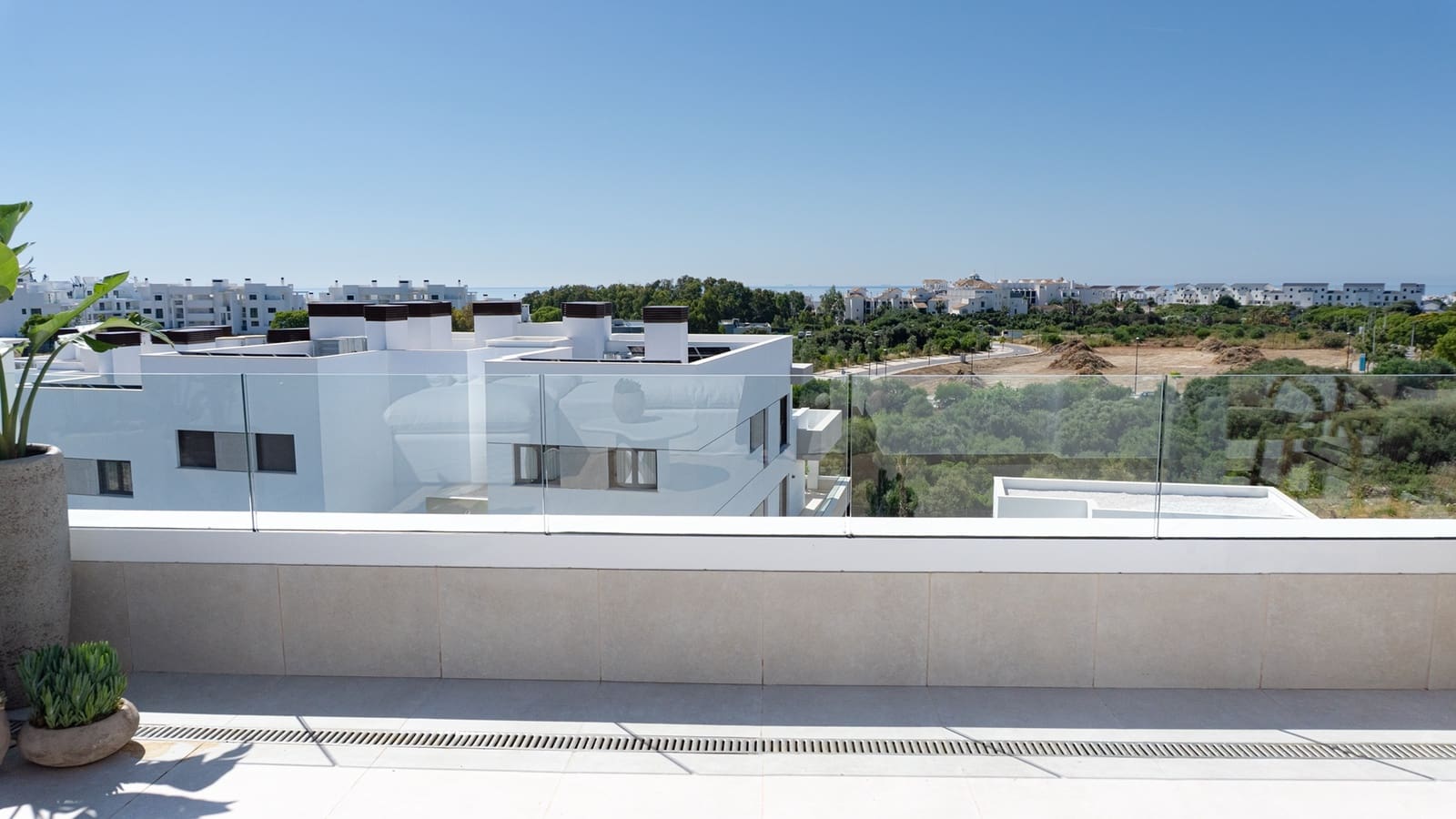 Apartamento de 3 habitaciones en Estepona en venta con piscina garaje - 529.000 € (Ref: 9888734)