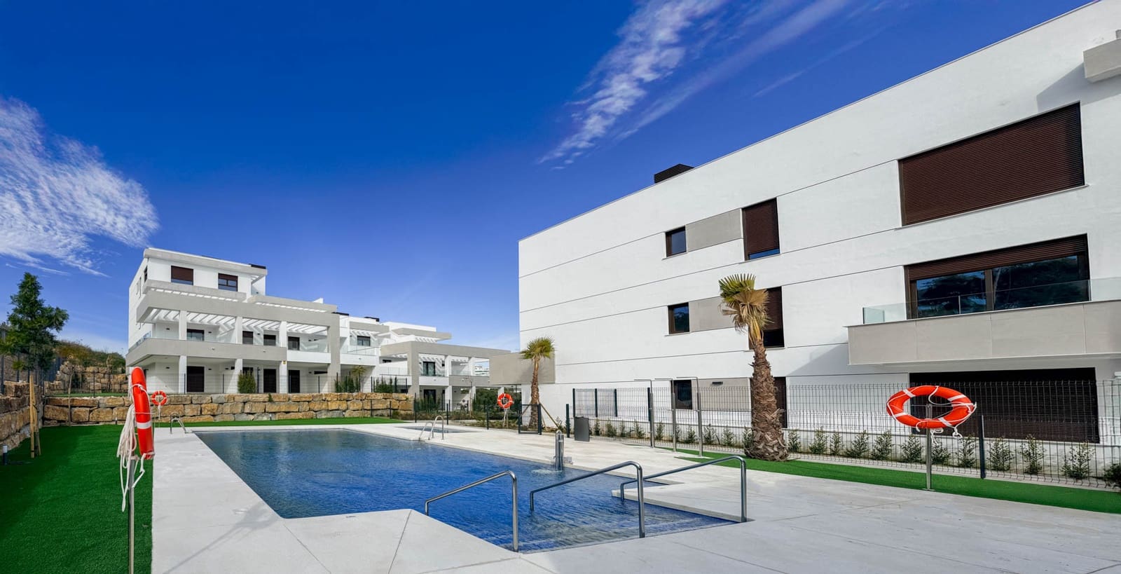 Apartamento de 3 habitaciones en Estepona en venta con piscina garaje - 529.000 € (Ref: 9888734)