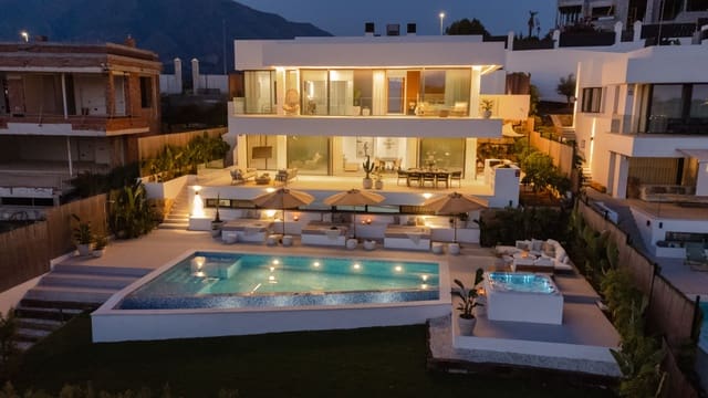 5 sypialnia Willa na sprzedaż w Las Brisas, Marbella z basenem garażem - 3 295 000 € (Ref: 9889950)