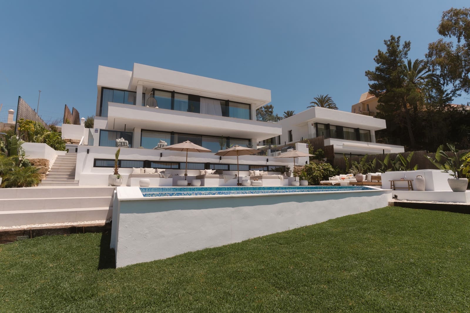 5 sypialnia Willa na sprzedaż w Nueva Andalucia z basenem garażem - 3 295 000 € (Ref: 9889950)