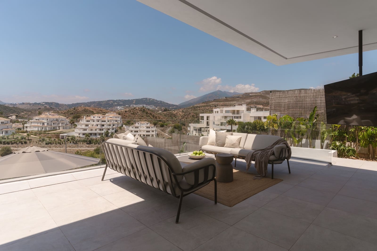 5 sypialnia Willa na sprzedaż w Nueva Andalucia z basenem garażem - 3 295 000 € (Ref: 9889950)