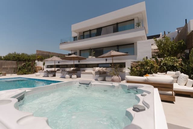 5 sypialnia Willa na sprzedaż w Las Brisas, Marbella z basenem garażem - 3 295 000 € (Ref: 9889950)