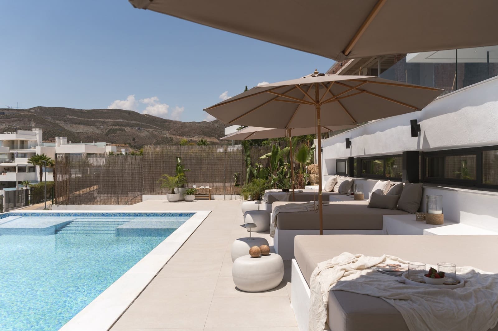 5 sypialnia Willa na sprzedaż w Nueva Andalucia z basenem garażem - 3 295 000 € (Ref: 9889950)