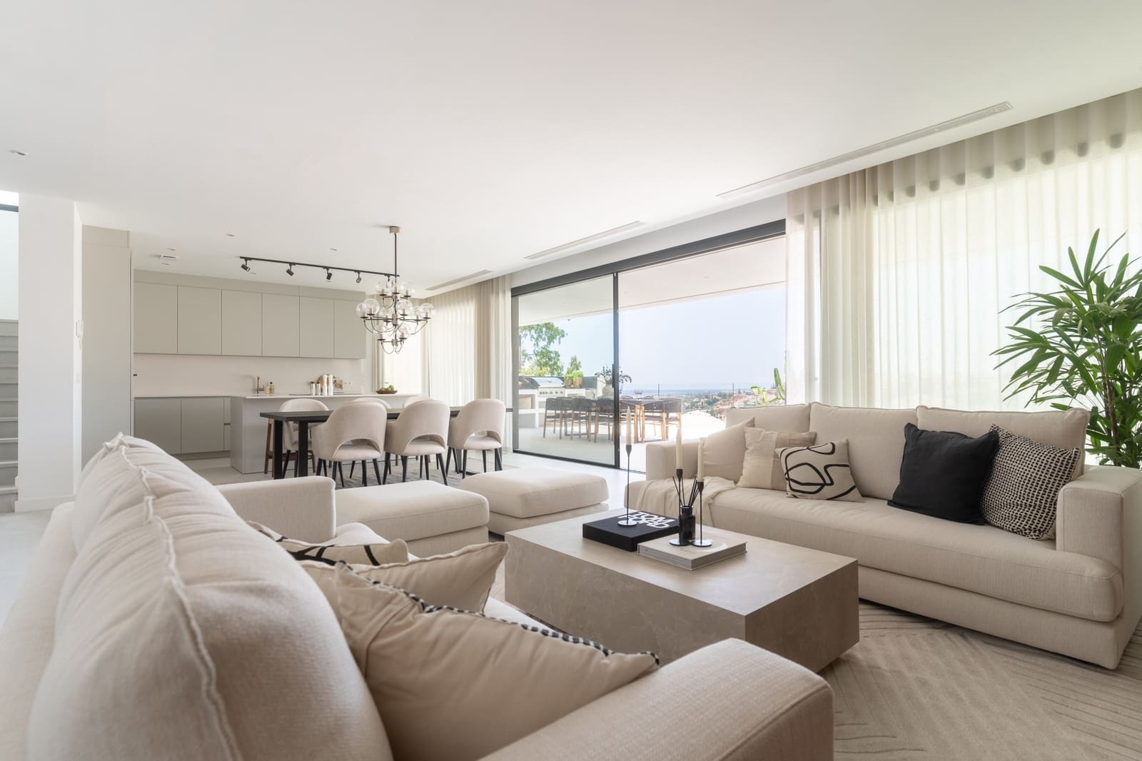 5 sypialnia Willa na sprzedaż w Nueva Andalucia z basenem garażem - 3 295 000 € (Ref: 9889950)
