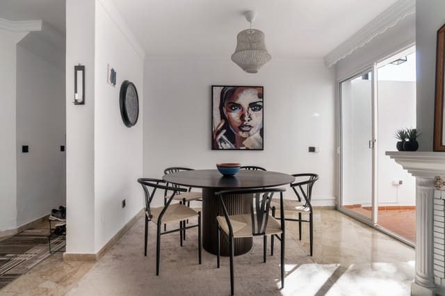 3 soverom Hus til salgs i Marbella med svømmebasseng garasje - € 495 000 (Ref: 9889951)