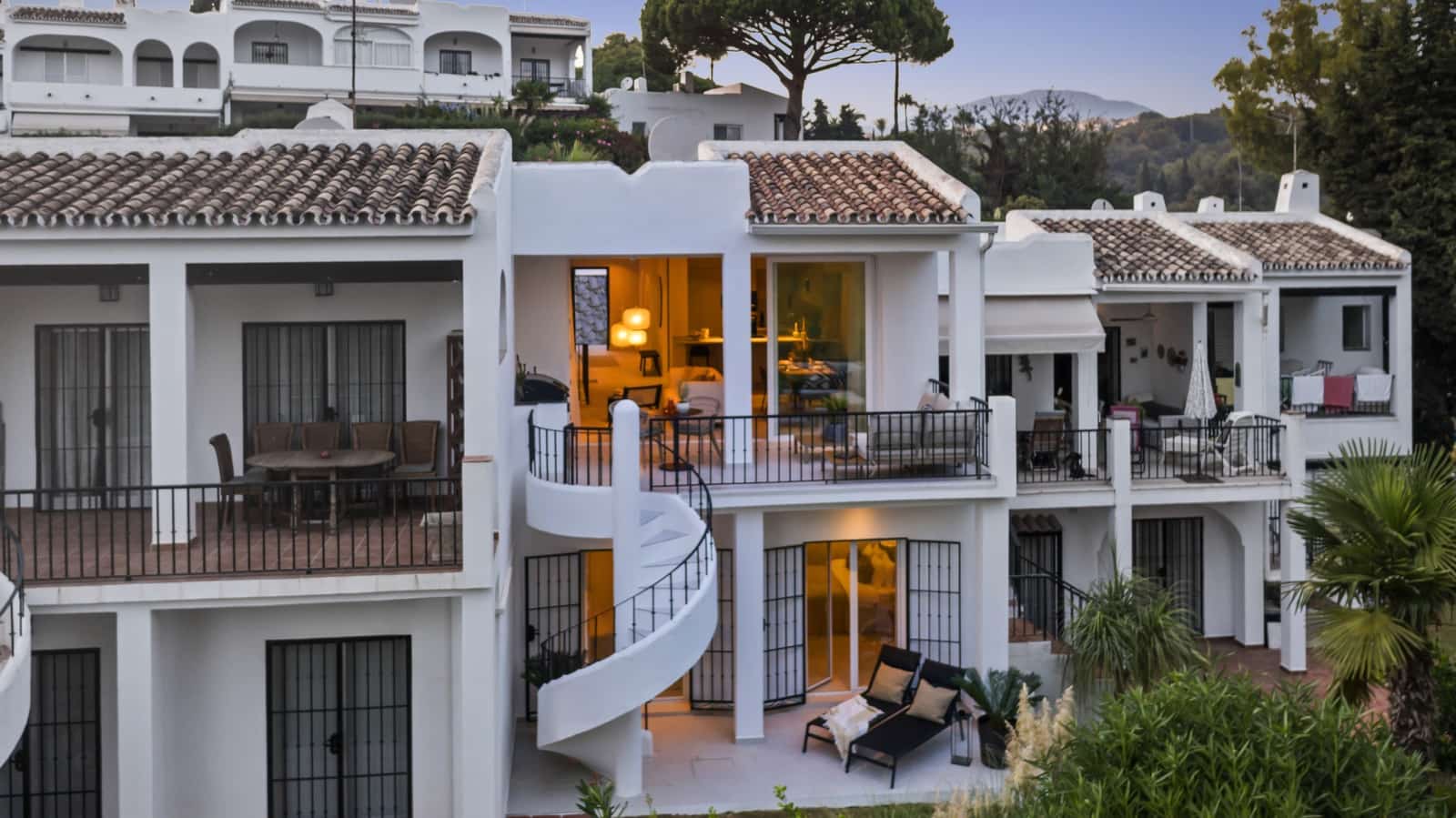 4 bedroom Townhouse for sale in Nueva Andalucia with pool garage - € 849,000 (Ref: 9891879)