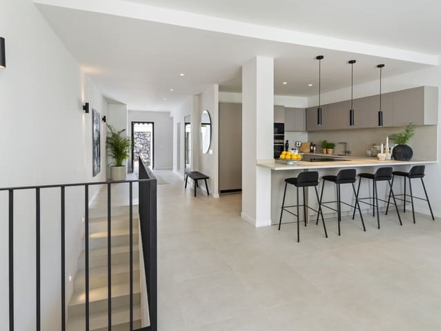 4 bedroom Townhouse for sale in Aloha Golf, Marbella with pool garage - € 849,000 (Ref: 9891879)