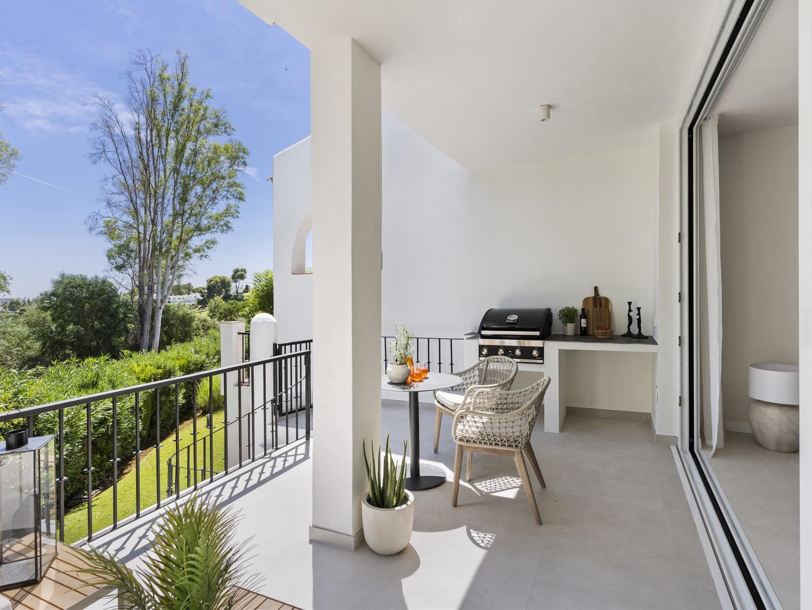 4 bedroom Townhouse for sale in Nueva Andalucia with pool garage - € 849,000 (Ref: 9891879)