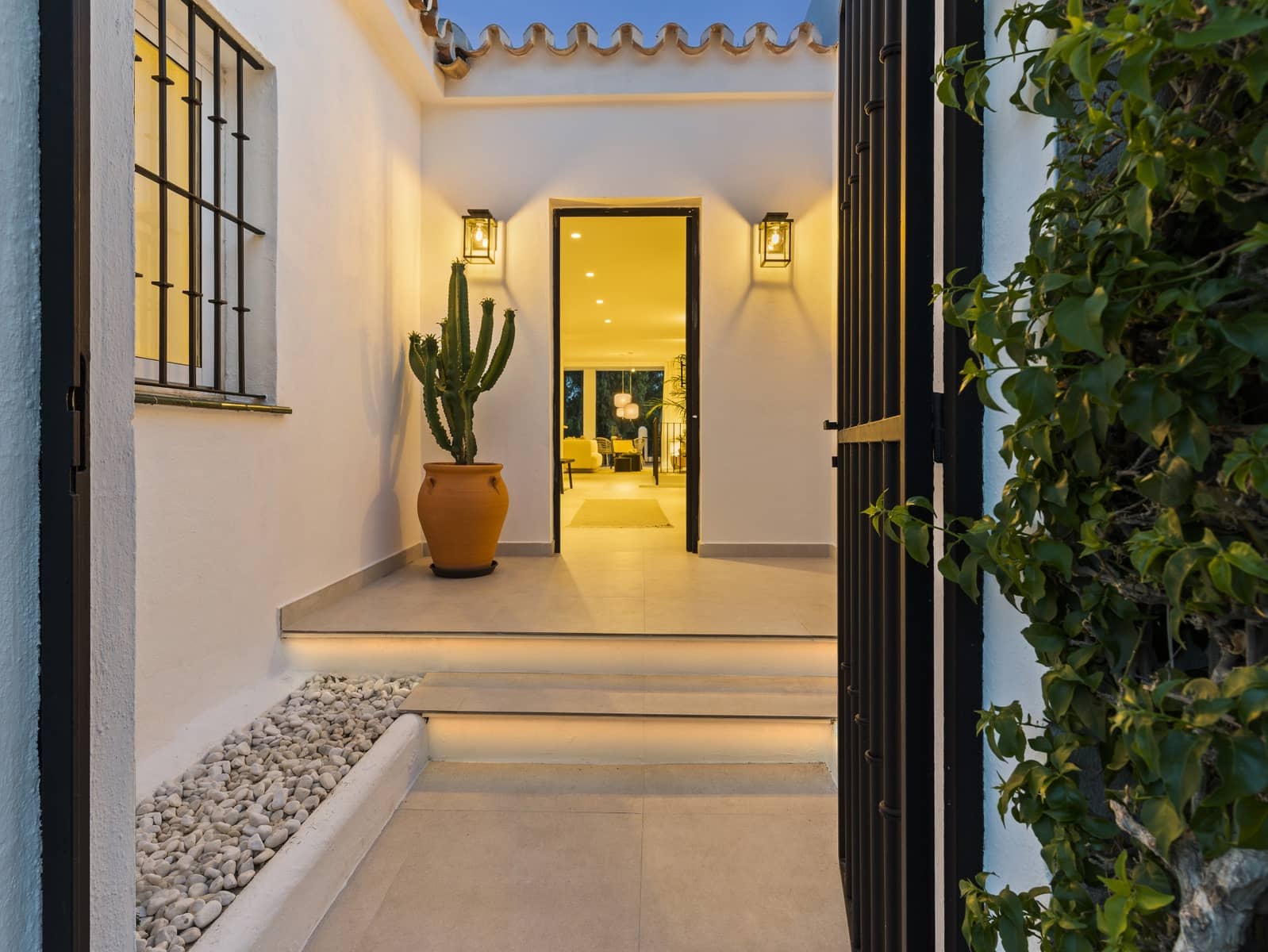 4 bedroom Townhouse for sale in Nueva Andalucia with pool garage - € 849,000 (Ref: 9891879)