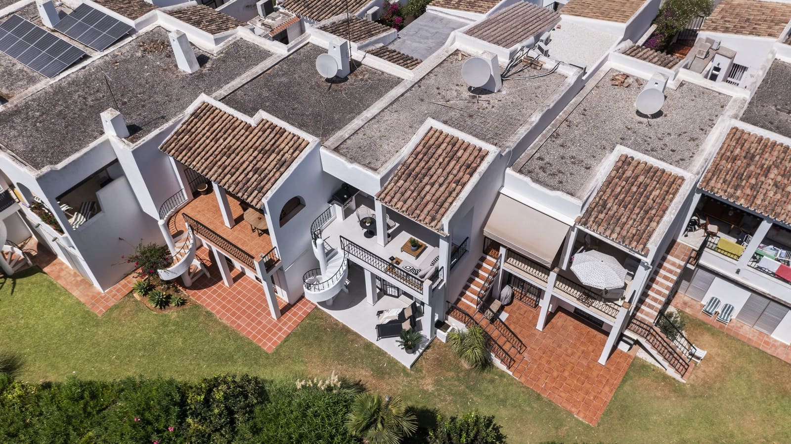 4 bedroom Townhouse for sale in Nueva Andalucia with pool garage - € 849,000 (Ref: 9891879)