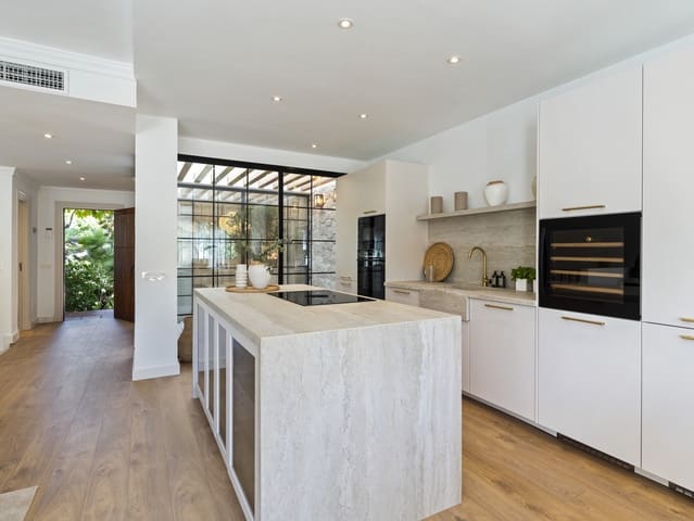 4 soveværelse Byhus til salg i La Quinta, Benahavís med swimmingpool garage - € 899.000 (Ref: 9891880)