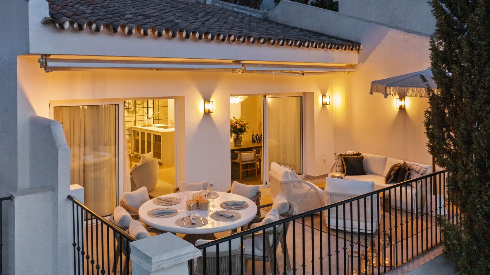 4 soveværelse Byhus til salg i La Quinta med swimmingpool garage - € 899.000 (Ref: 9891880)