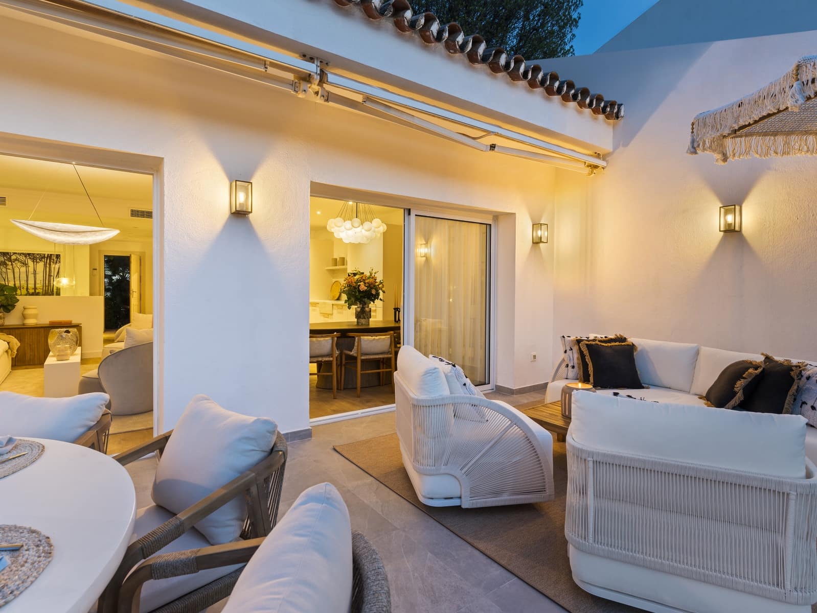 4 soveværelse Byhus til salg i La Quinta med swimmingpool garage - € 899.000 (Ref: 9891880)