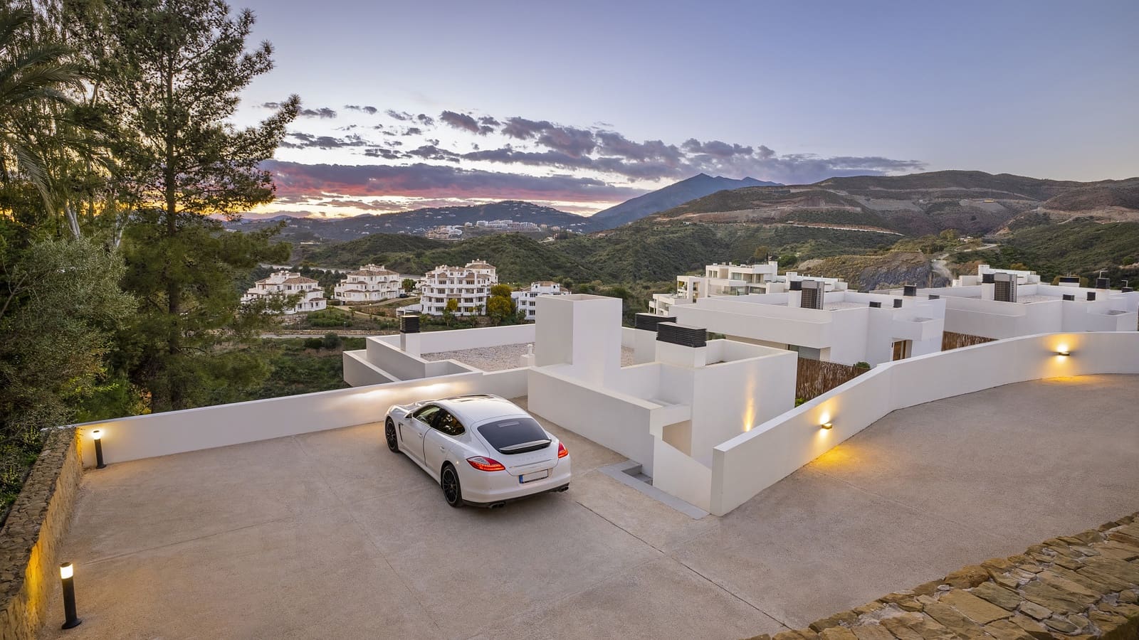 Chalet de 5 habitaciones en Nueva Andalucia en venta con piscina garaje - 2.495.000 € (Ref: 9891881)