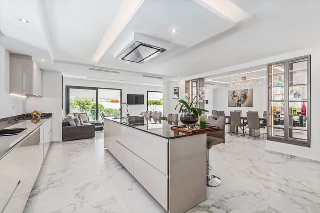 Chalet de 4 habitaciones en Guadalmina Baja, Marbella en venta - 1.595.000 € (Ref: 9891882)